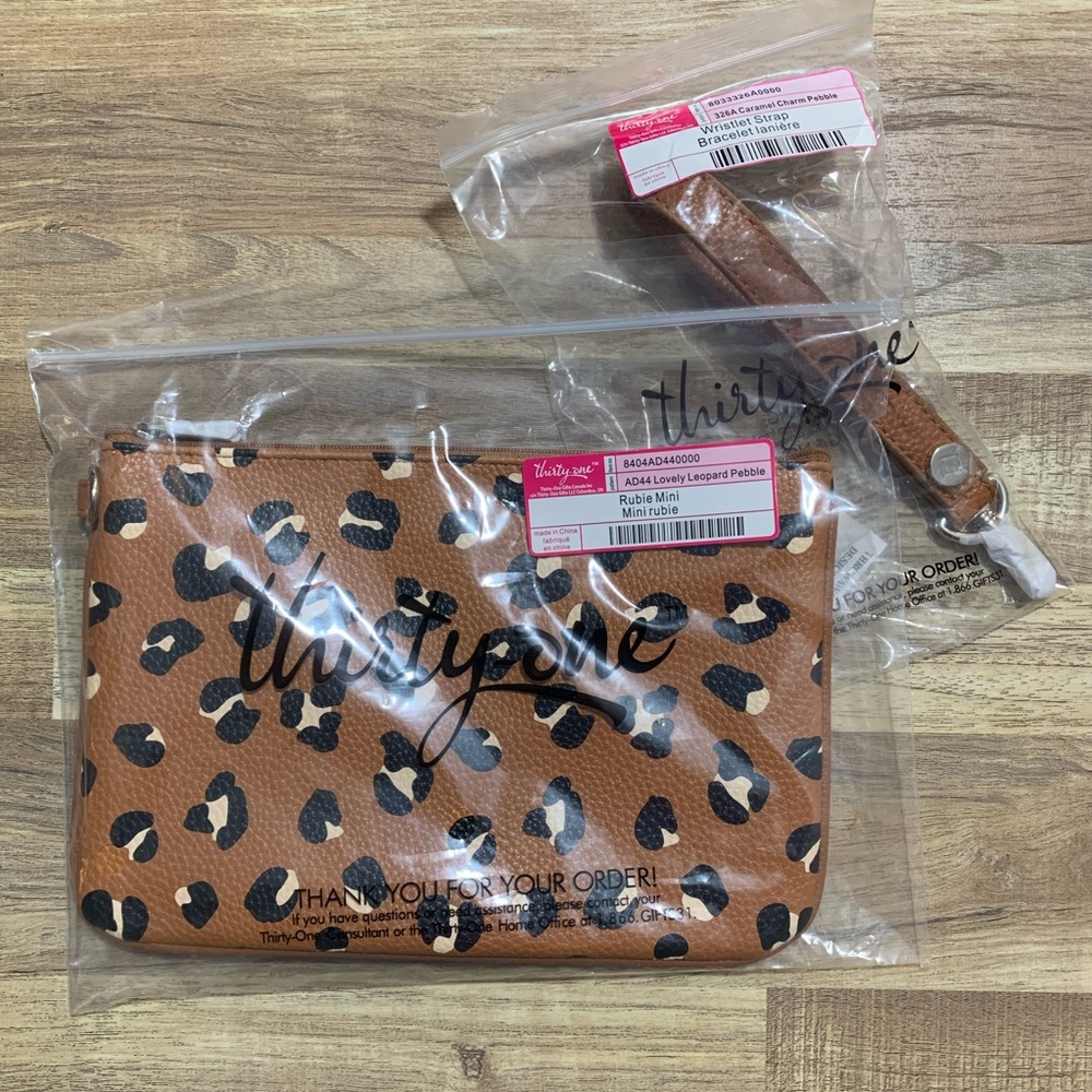 NWT Thirty-one Rubie Mini Leopard with Strap